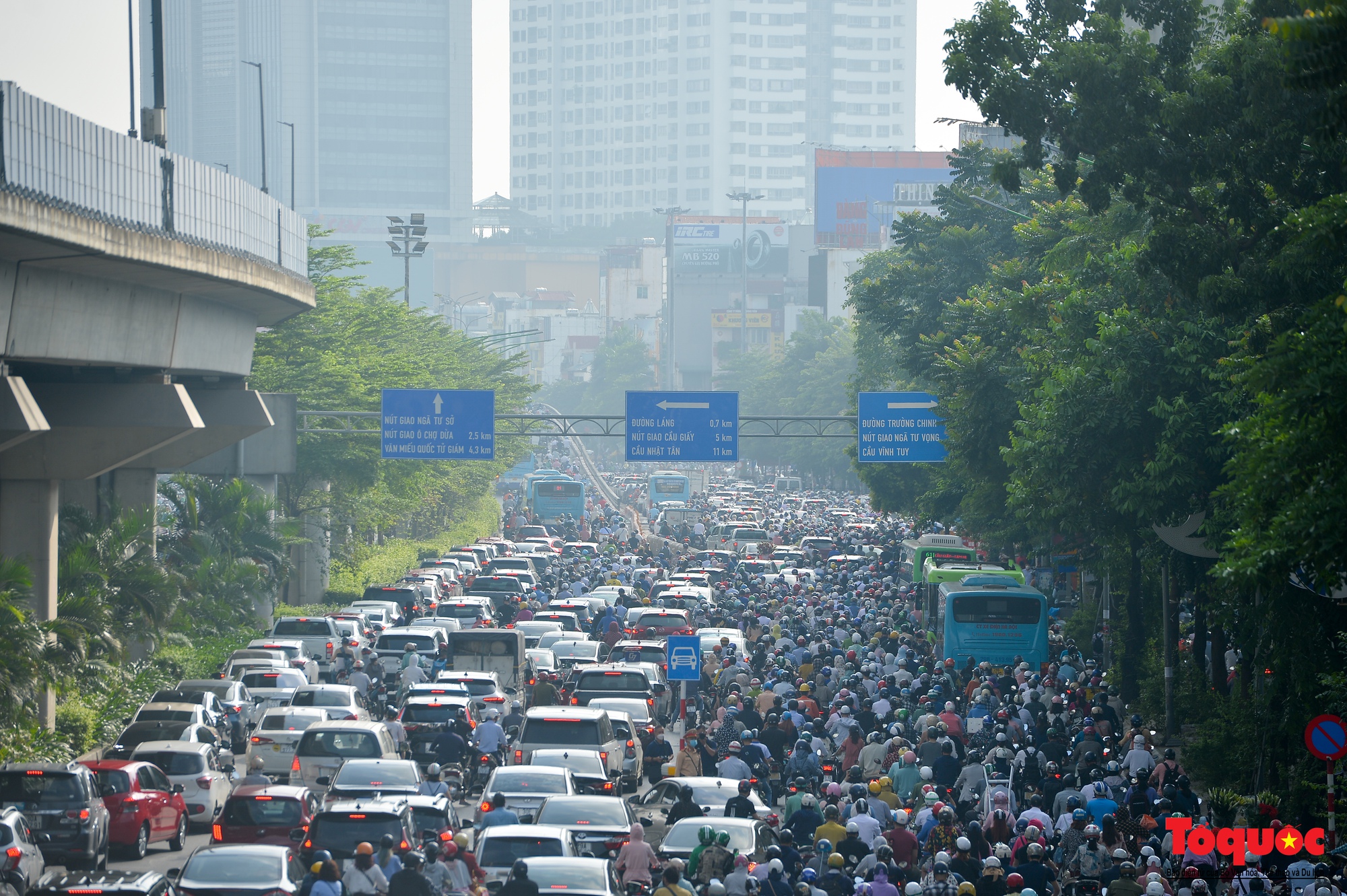 Hà Nội: Giao thông lộn xộn trên đường Nguyễn Trãi sau phân làn mới - Ảnh 9.