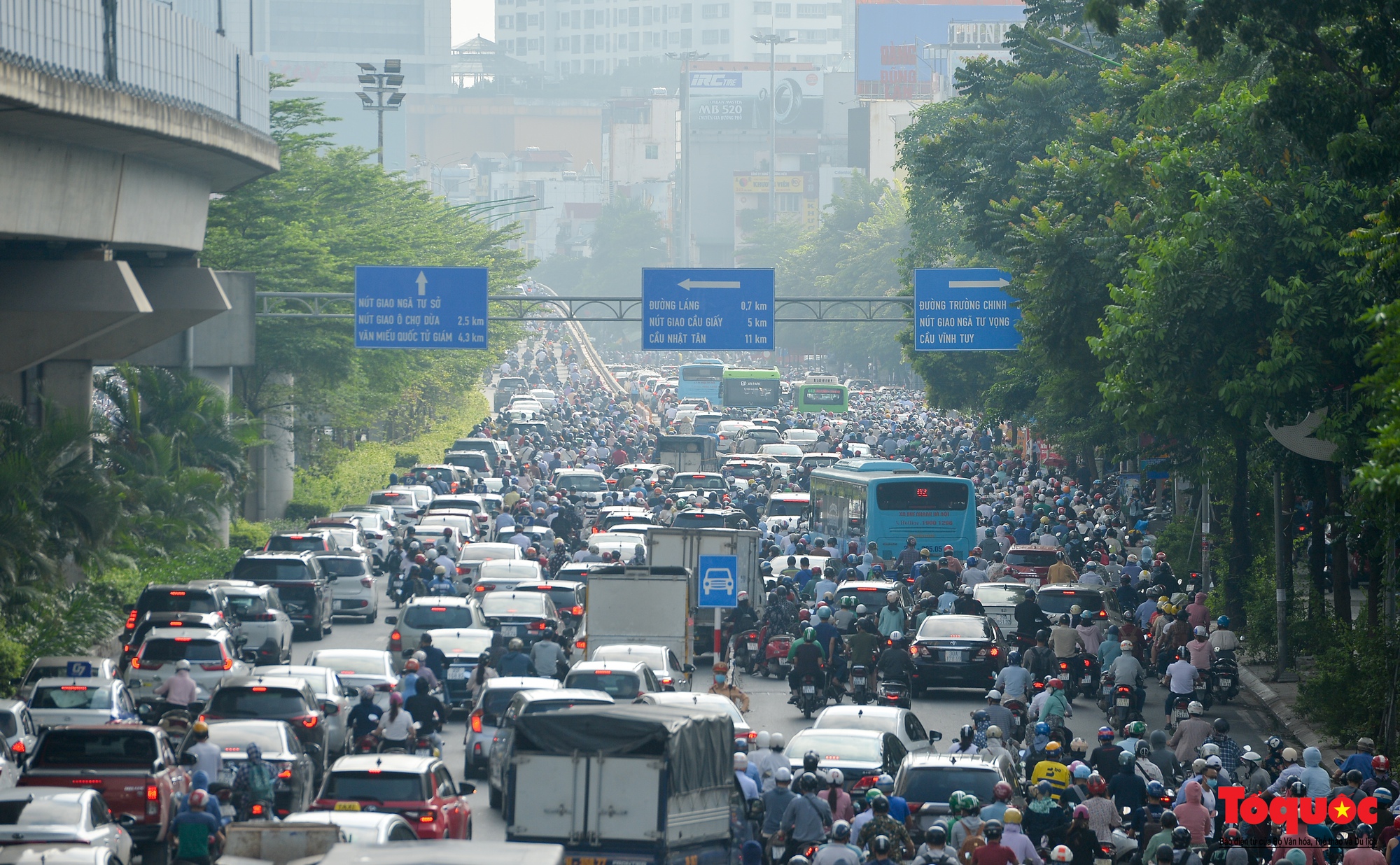 Hà Nội: Giao thông lộn xộn trên đường Nguyễn Trãi sau phân làn mới - Ảnh 13.