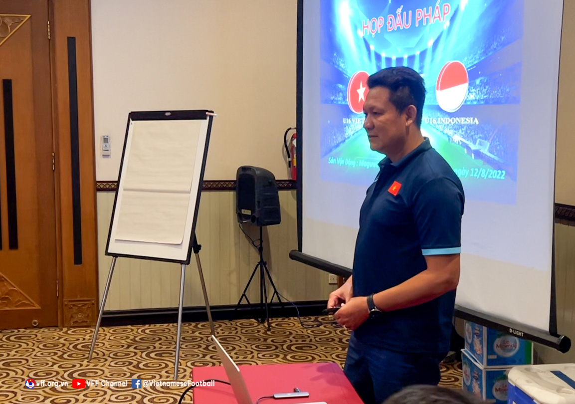 Các tuyển thủ U16 Việt Nam được khích lệ tinh thần trước trận chung kết