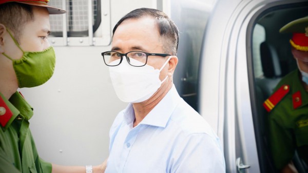 Dẫn giải dàn cựu lãnh đạo tỉnh Bình Dương tới tòa