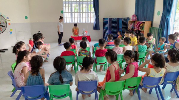 Giáo viên mầm non ra trường, ngày làm 10 tiếng nhận lương 3 triệu đồng/tháng