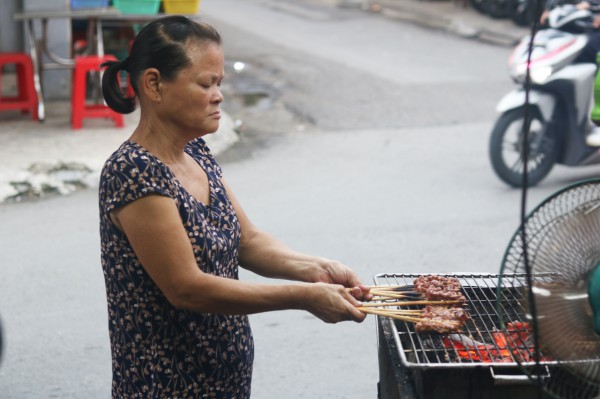 Mẹ vỡ nợ, chàng trai 