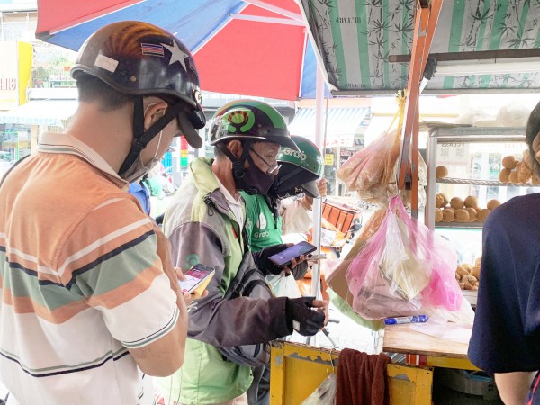 Quán bánh bao chiên 30 năm giữa TP.HCM, con gái phụ mẹ sáng tạo món mới