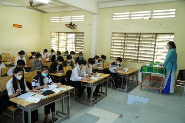 Học sinh Vĩnh Long bao giờ nhập học và mức học phí ra sao?