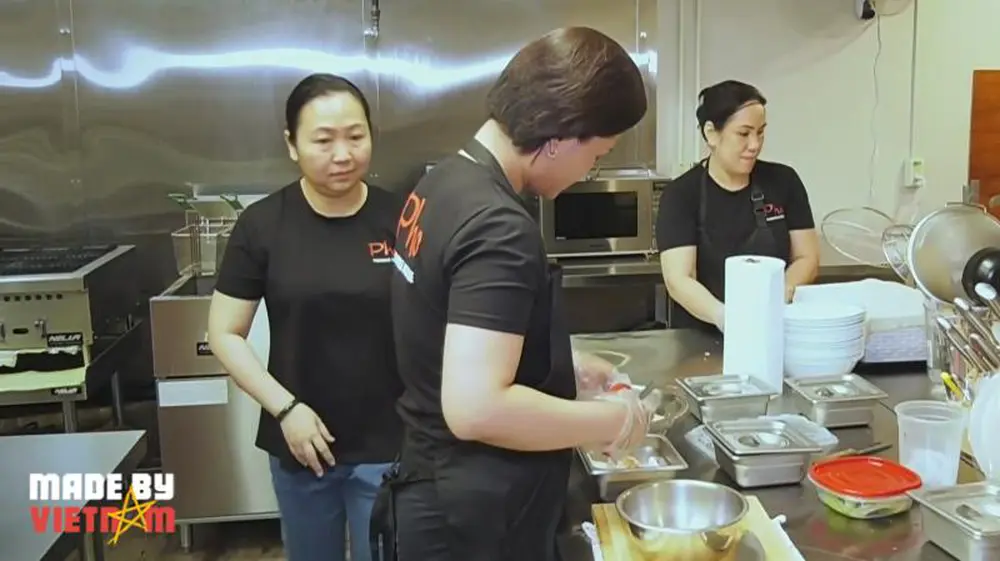 Phở Việt hút khách ở Canada: Phương thuốc tốt cho mùa đông kéo dài - Ảnh 2.