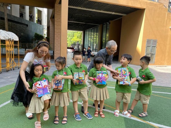 Sách cho học sinh nghèo, không chỉ chờ nguồn ngân sách