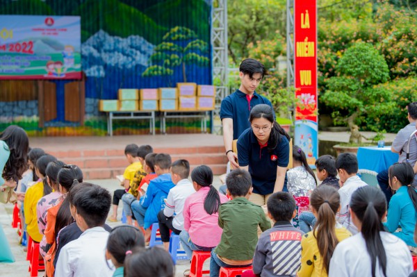 Sách cho học sinh nghèo, không chỉ chờ nguồn ngân sách