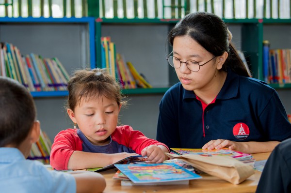 Sách cho học sinh nghèo, không chỉ chờ nguồn ngân sách