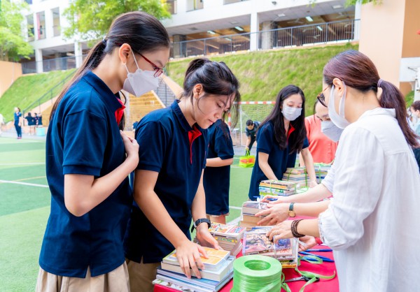 Sách cho học sinh nghèo, không chỉ chờ nguồn ngân sách