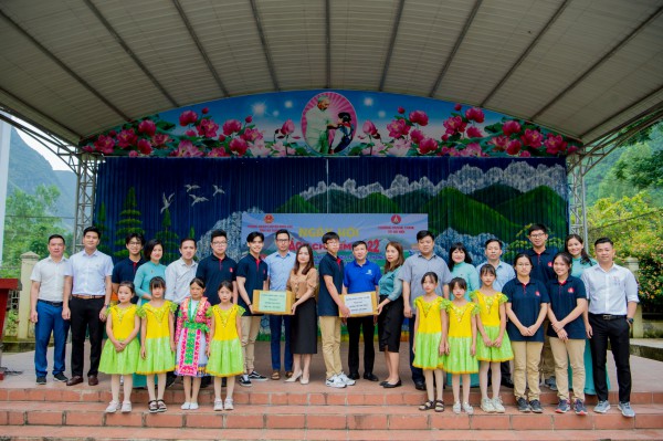 Sách cho học sinh nghèo, không chỉ chờ nguồn ngân sách