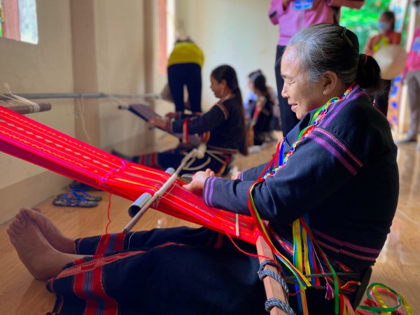 Nghề dệt thổ cẩm ở Suối Trai