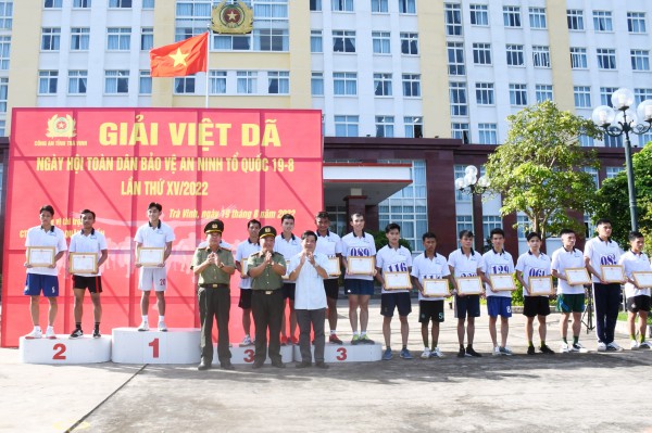 Trà Vinh: Chạy việt dã chào mừng ngày Hội toàn dân bảo vệ an ninh Tổ quốc Trà Vinh: Chạy việt dã chào mừng ngày Hội toàn dân bảo vệ an ninh Tổ quốc