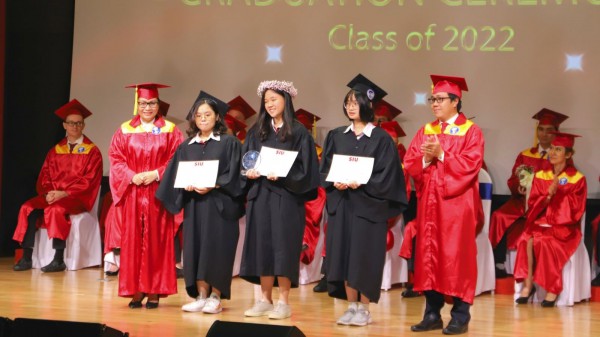 Thí sinh đạt điểm thi tốt nghiệp cao nhất TP.HCM nhận học bổng toàn phần bậc ĐH