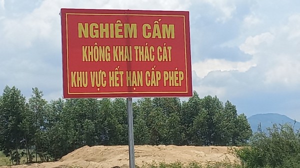 Tháo dỡ hàng loạt máy hút cát trên sông La Ngà