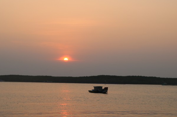 Ký ức người lái đò không công đưa học sinh xã đảo đến với con chữ