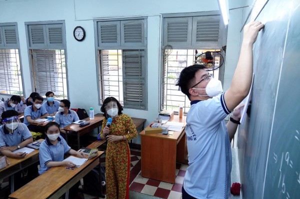 Vì sao giáo viên nghỉ việc?: Giúp thầy cô yên tâm với nghề