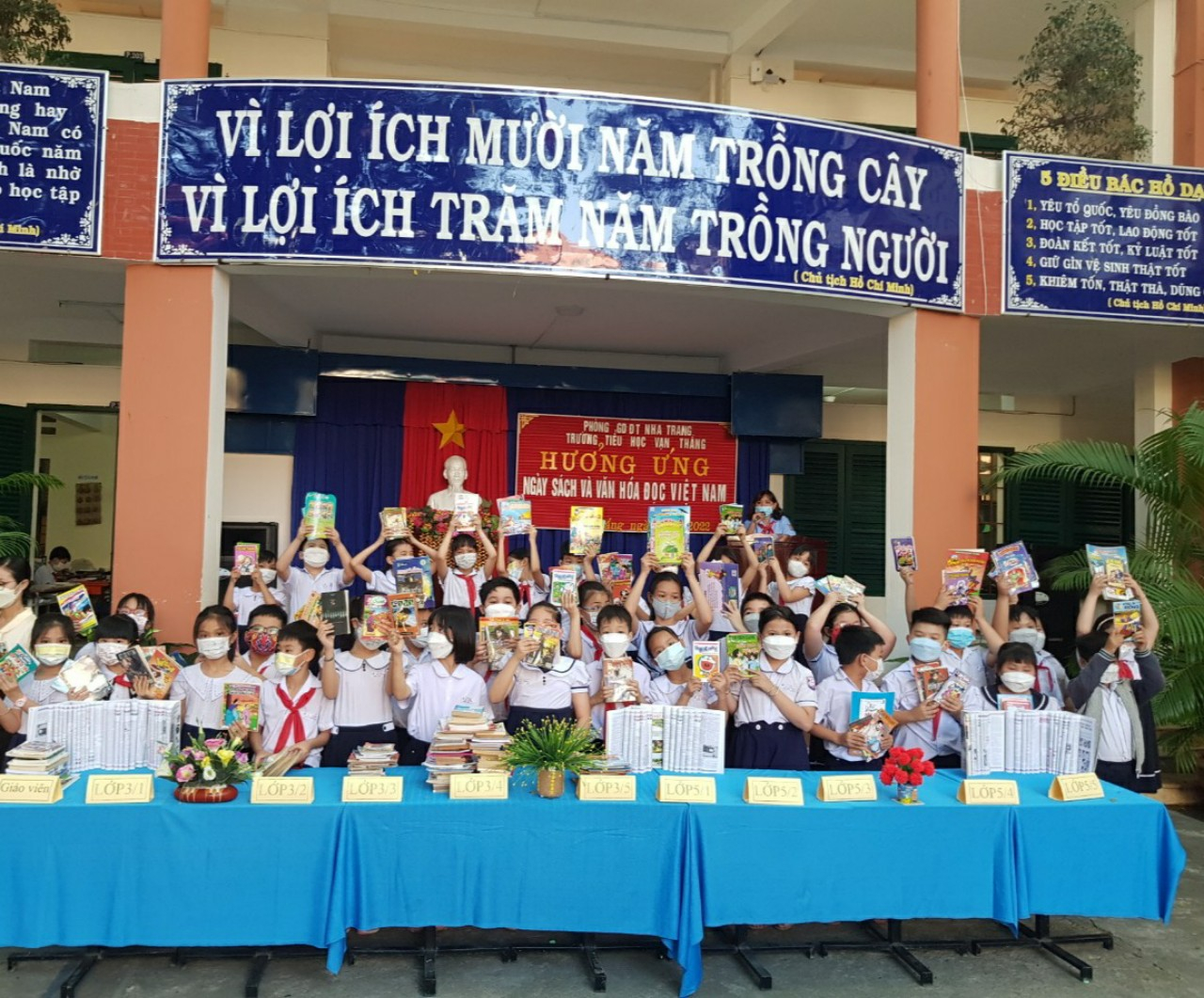 Nha Trang lấy kết quả tiêm vắc xin để đánh giá, bình xét thi đua năm học