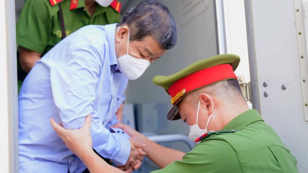 Xét xử 