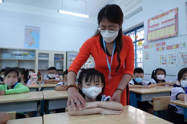 Học sinh TP.HCM tựu trường: Học sinh TP.HCM tựu trường: