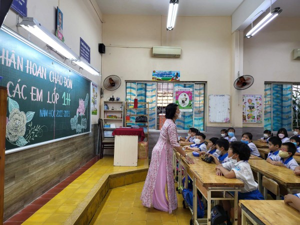 Học sinh TP.HCM tựu trường: Học sinh TP.HCM tựu trường: