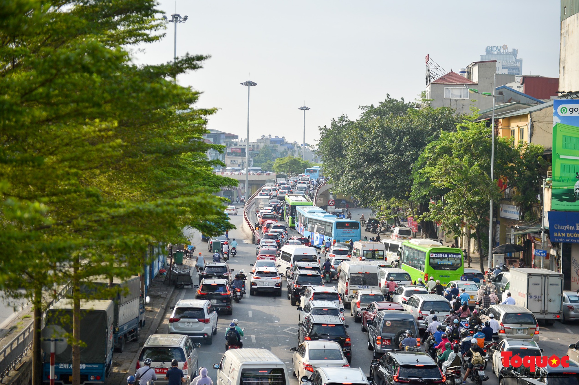 Hà Nội: Va chạm liên hoàn trên cầu Chương Dương, nhiều tuyến đường ùn tắc nghiêm trọng - Ảnh 7.