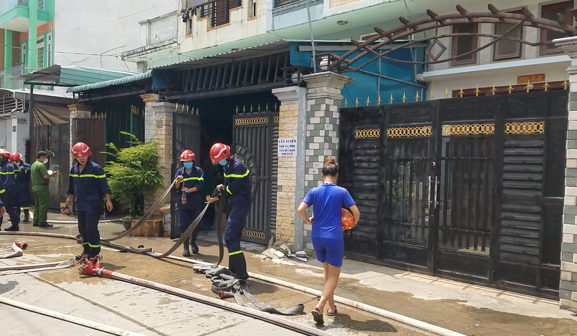 TP.HCM: Cháy nhà, ôm heo đất bỏ chạy thoát thân TP.HCM: Cháy nhà, ôm heo đất bỏ chạy thoát thân