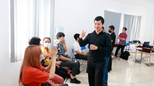 Phiên dịch ngôn ngữ ký hiệu: nghề hiếm người theo Phiên dịch ngôn ngữ ký hiệu: nghề hiếm người theo