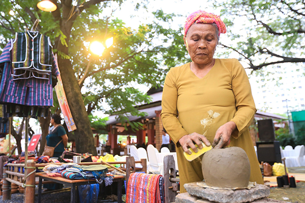 thoa-suc-an-mon-ngon-khap-vung-mien-check-in-trong-le-hoi-am-thuc-o-tp-hcm