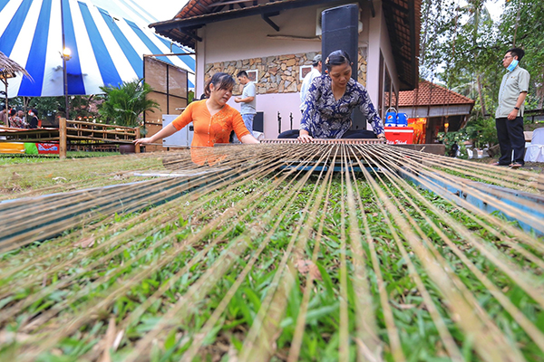 thoa-suc-an-mon-ngon-khap-vung-mien-check-in-trong-le-hoi-am-thuc-o-tp-hcm