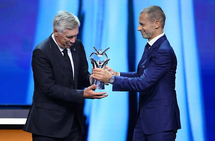 Benzema và Ancelotti giành giải Cầu thủ và HLV xuất sắc nhất năm của UEFA