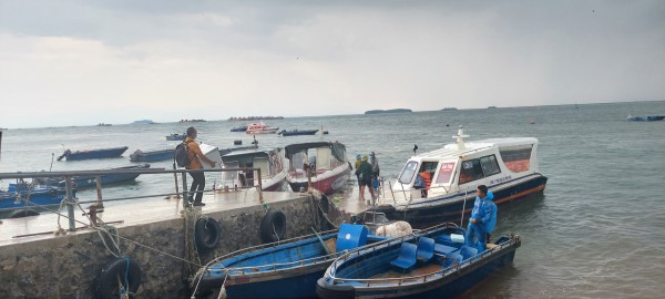 Quảng Ninh: Người dân ở đảo biên giới hối hả về đất liền tránh bão số 3