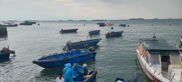 Quảng Ninh: Người dân ở đảo biên giới hối hả về đất liền tránh bão số 3