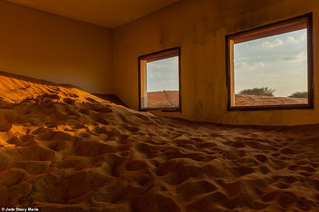 Ngôi làng bí ẩn trên sa mạc Dubai: Cứ tới đêm là biến mất rồi lại xuất hiện vào ban ngày - Ảnh 2.