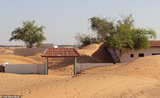 Ngôi làng bí ẩn trên sa mạc Dubai: Cứ tới đêm là biến mất rồi lại xuất hiện vào ban ngày - Ảnh 4.