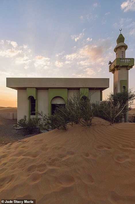 Ngôi làng bí ẩn trên sa mạc Dubai: Cứ tới đêm là biến mất rồi lại xuất hiện vào ban ngày - Ảnh 5.