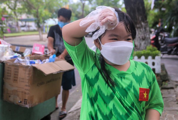 Theo chân “biệt đội nhí” đẩy xe tự chế đi 