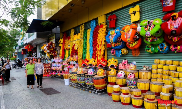 Cận Tết Trung thu: Đầu lân "đắt hàng", người làm nghề vui mừng vì sản xuất không kịp