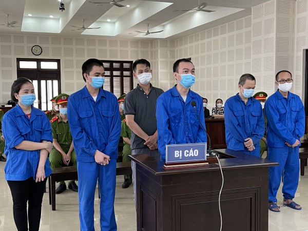 Cán bộ tiếp tay người nước ngoài ở chui: Cán bộ trả hồ sơ cho đến khi được...hối lộ