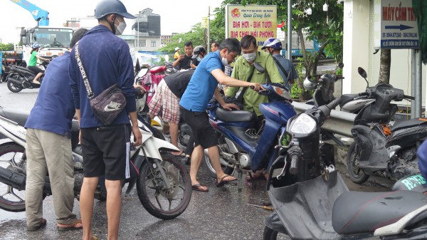 Sau bão số 3, nhiều tuyến phố ở Hải Phòng ngập trong biển nước