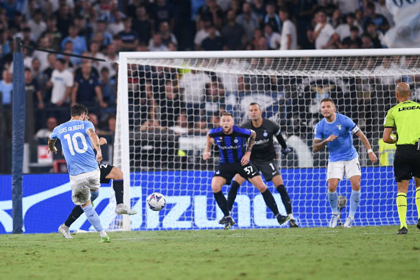 Đại thắng Inter Milan, Lazio chiếm ngôi đầu Serie A