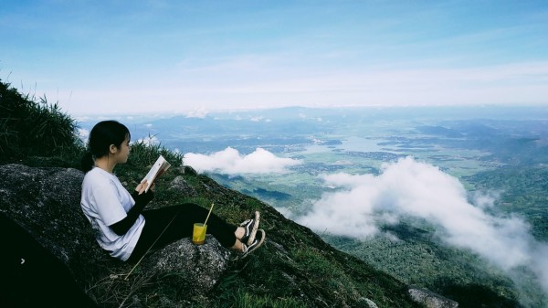 Săn mây trên đỉnh núi huyền thoại hình mặt người