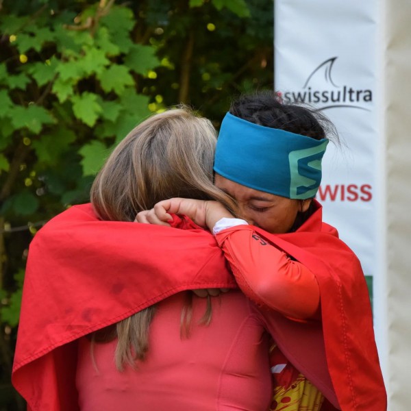 Ngả mũ trước cô gái bền nhất Việt Nam: bơi, đạp xe, chạy hơn 2.000km/14 ngày