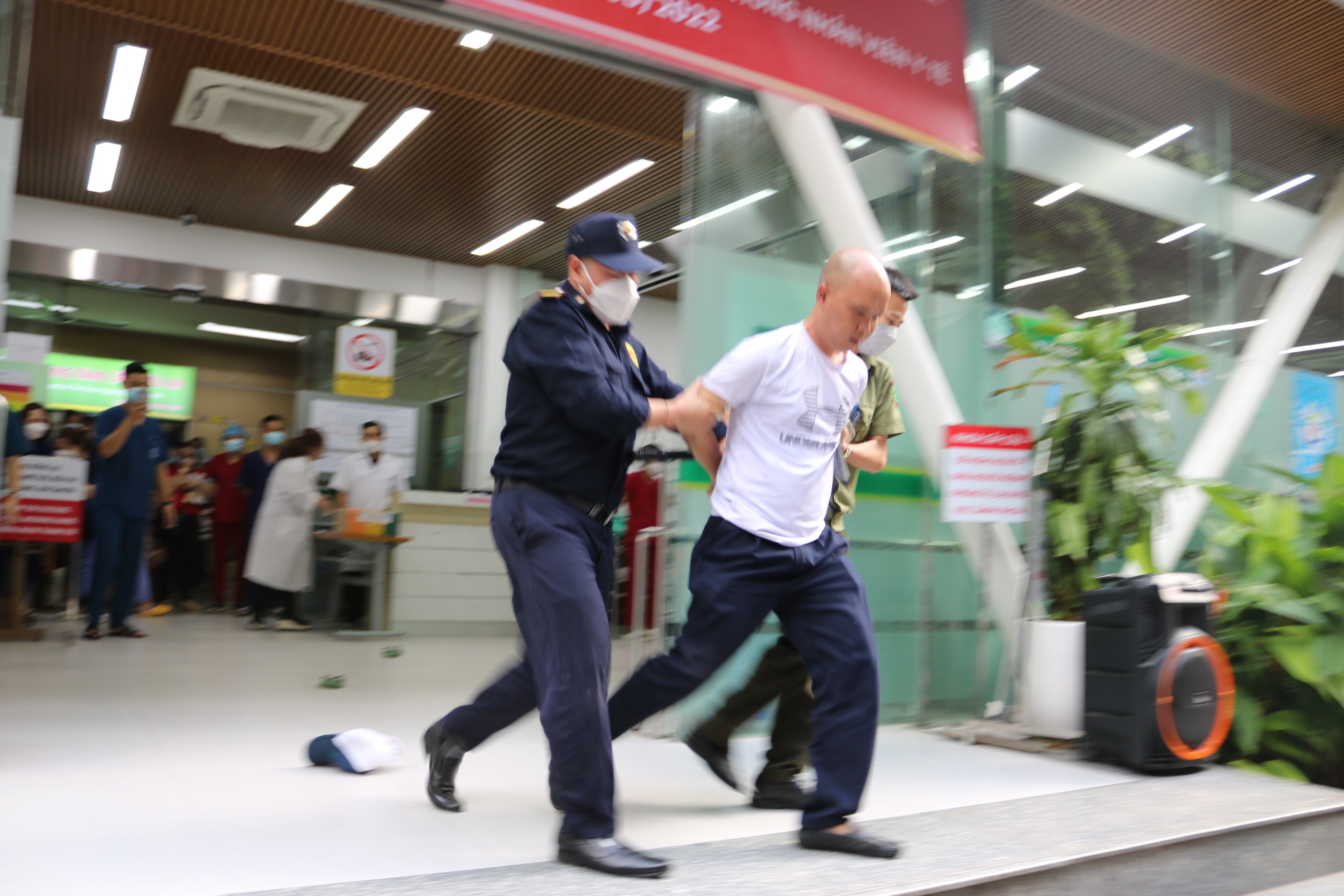 Bệnh viện Bạch Mai diễn tập xử lý tình huống gây rối an ninh trật tự, hành hung nhân viên y tế