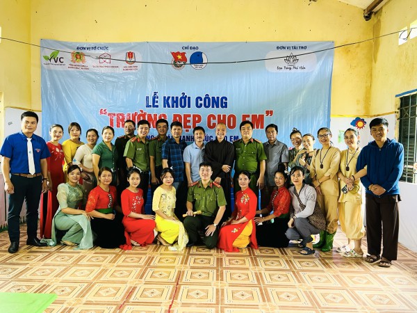 Băng rừng, vượt suối dữ xây trường trước năm học mới