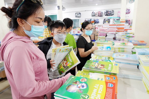 Nhớ mùa tựu trường ấu thơ và những que kem mát lạnh