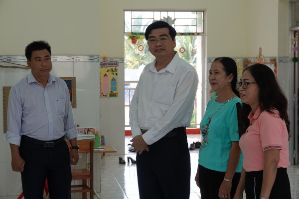 Học sinh Cần Thơ tựu trường: Vui mừng, háo hức xen lẫn lo lắng, hồi hộp