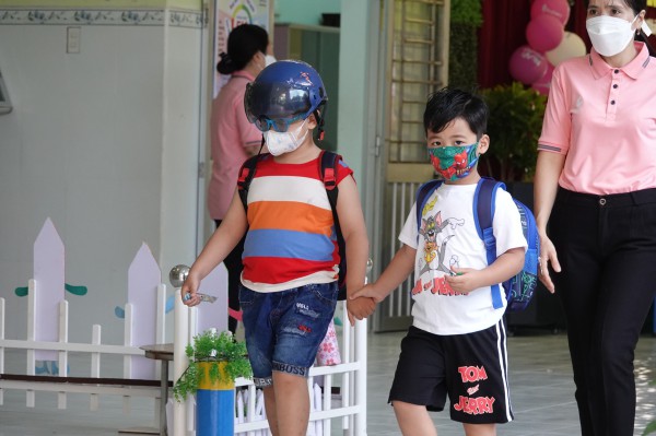 Học sinh Cần Thơ tựu trường: Vui mừng, háo hức xen lẫn lo lắng, hồi hộp