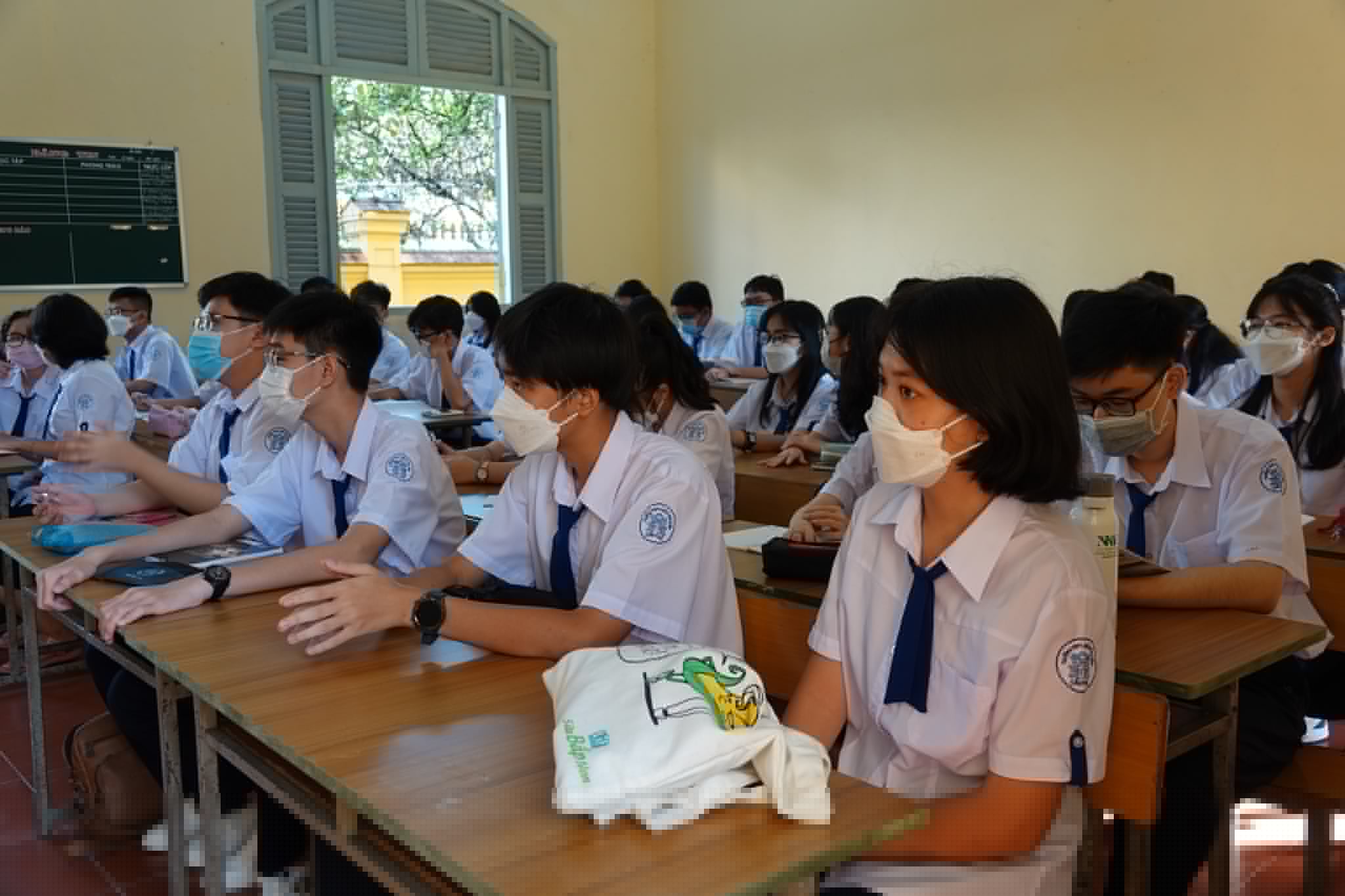 Học sinh Cần Thơ tựu trường: Vui mừng, háo hức xen lẫn lo lắng, hồi hộp