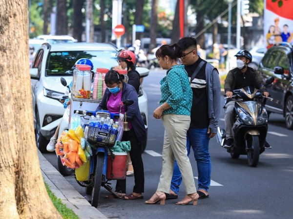 Du khách nước ngoài 