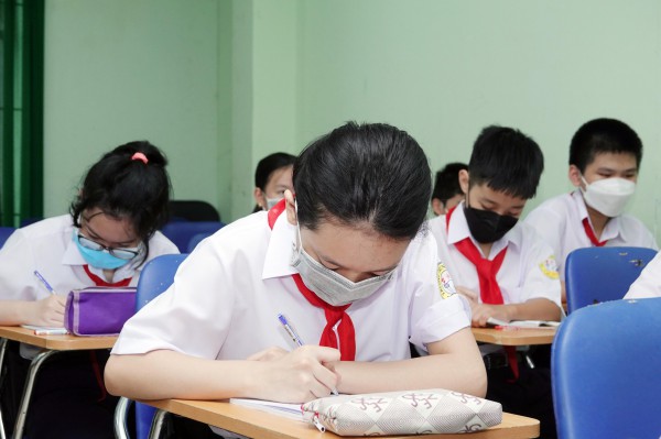 Tin tức giáo dục đặc biệt 30.8: Vì sao cần giảm số tiết giáo viên tiếng Anh?